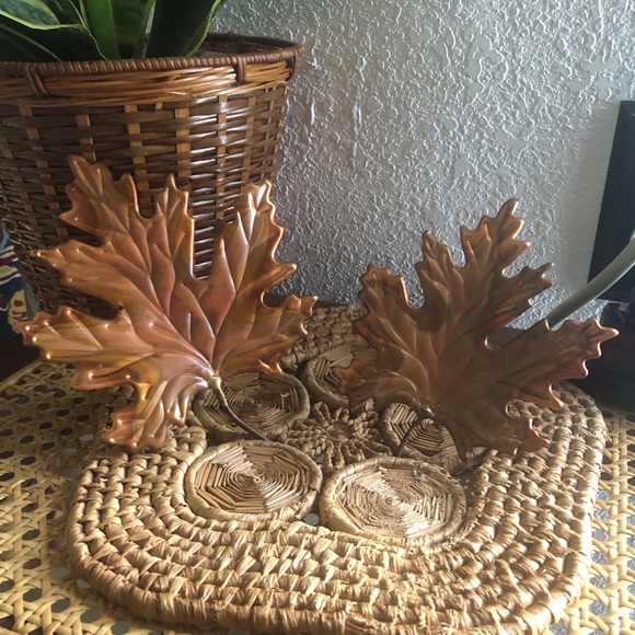 Pair of Detailed Brass Maple Wall Leaves - Picture 4 of 13